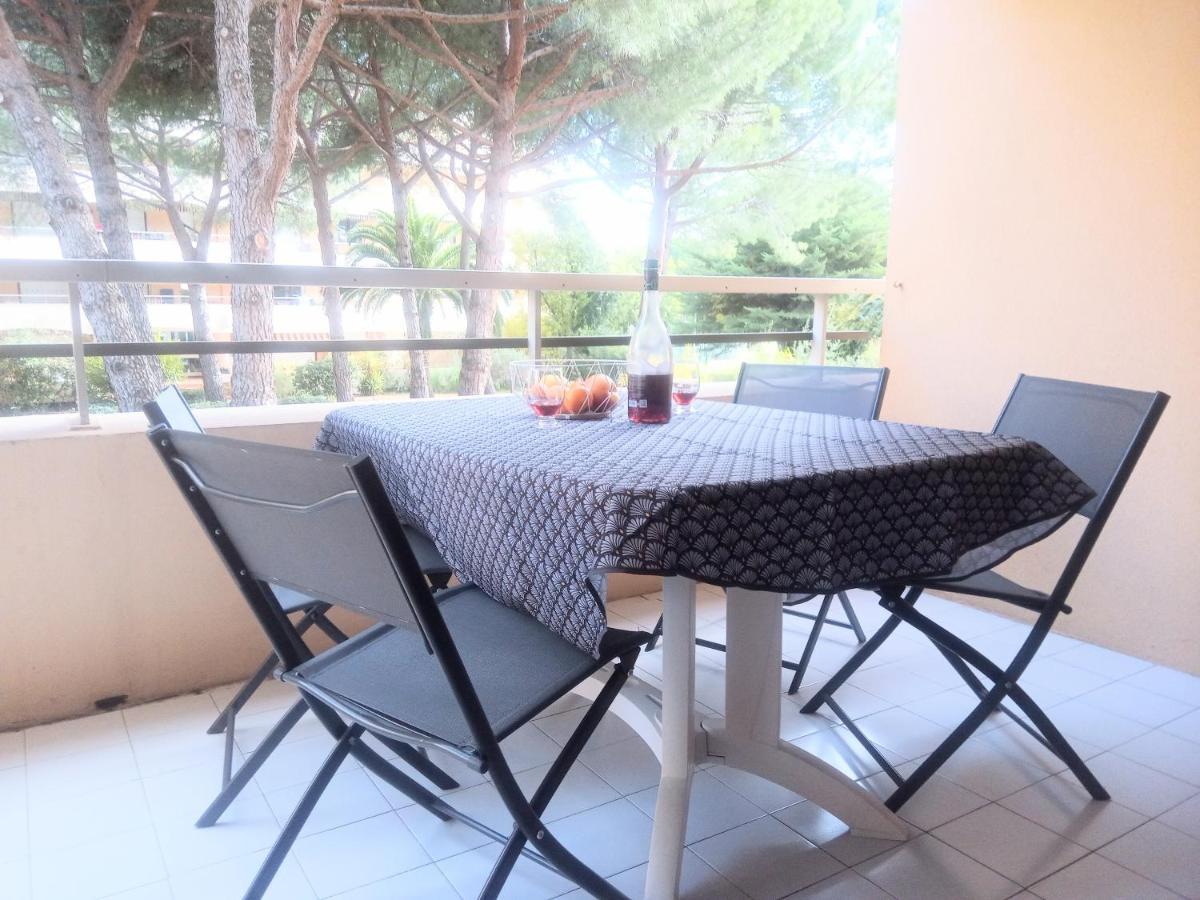 Frejus Plage, Appartement entier , piscine,parking,plage à 200m Exterior foto