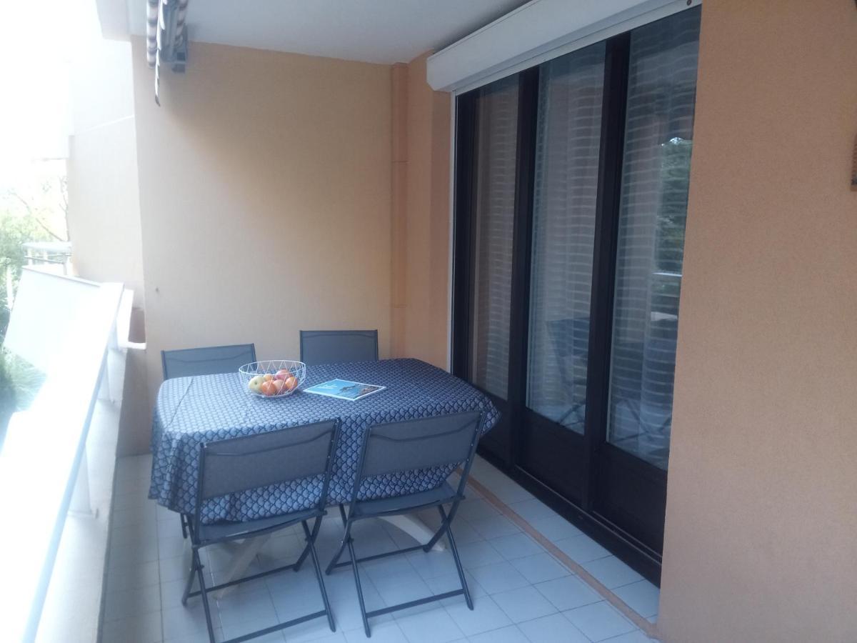 Frejus Plage, Appartement entier , piscine,parking,plage à 200m Exterior foto